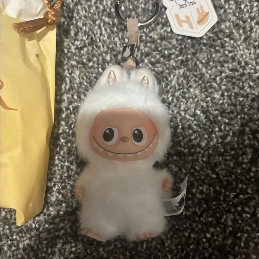 White Labubu - Picture 1 of 5